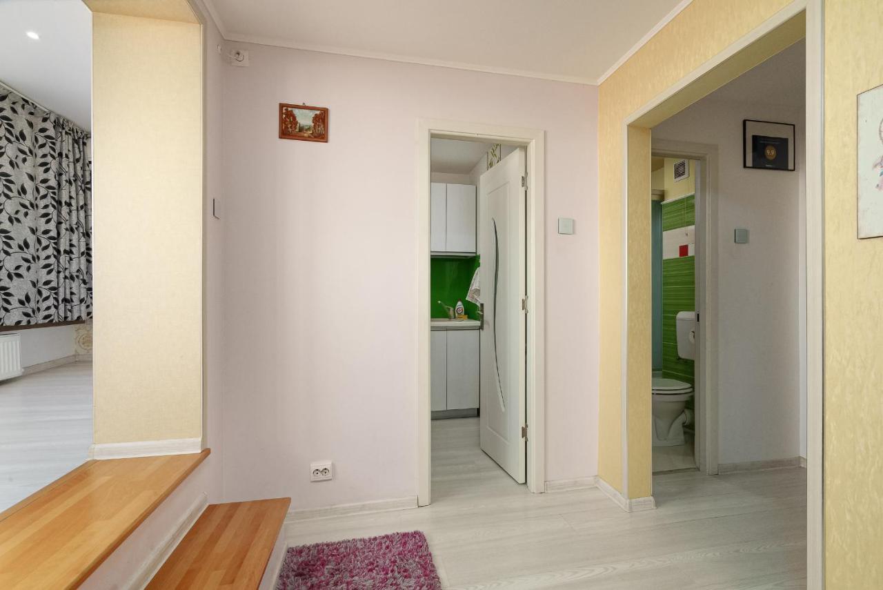 Stone Gate Apartment #1 Bukarest Exteriör bild